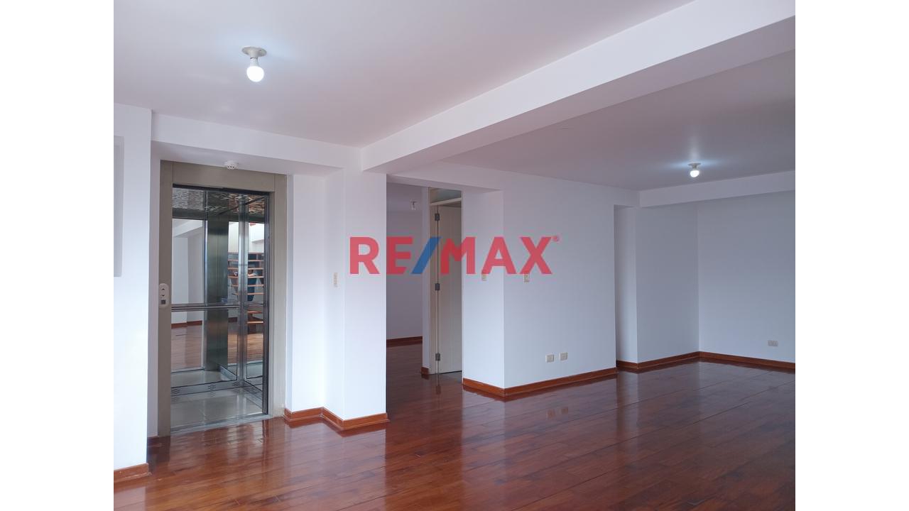 En Venta Duplex + Terraza Privada + Ascensor Directo I San Isidro - 1