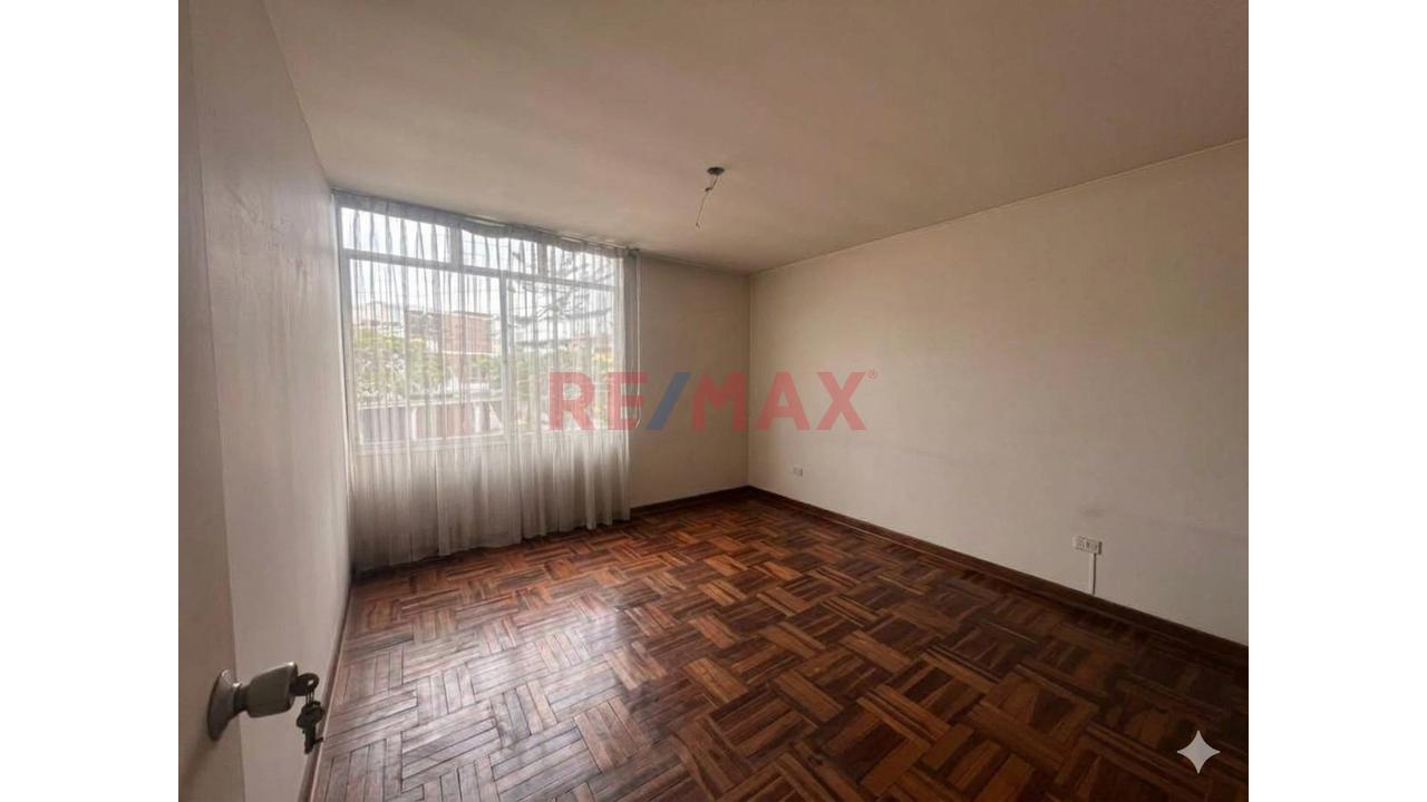 Venta De Casa Con Terreno De 224 M2 En Vista Alegre, Surco — foto 11
