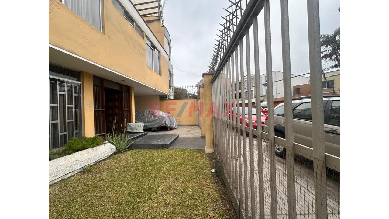 Venta De Casa Con Terreno De 224 M2 En Vista Alegre, Surco — foto 2