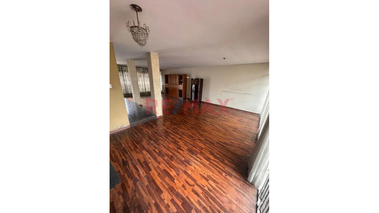 Venta De Casa Con Terreno De 224 M2 En Vista Alegre, Surco — foto 6