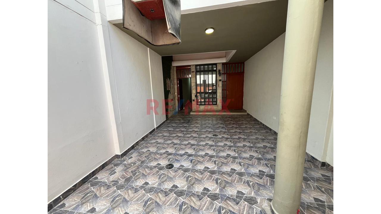Local En Alquiler En Av. Vice De Urb. Santa Ana - 20