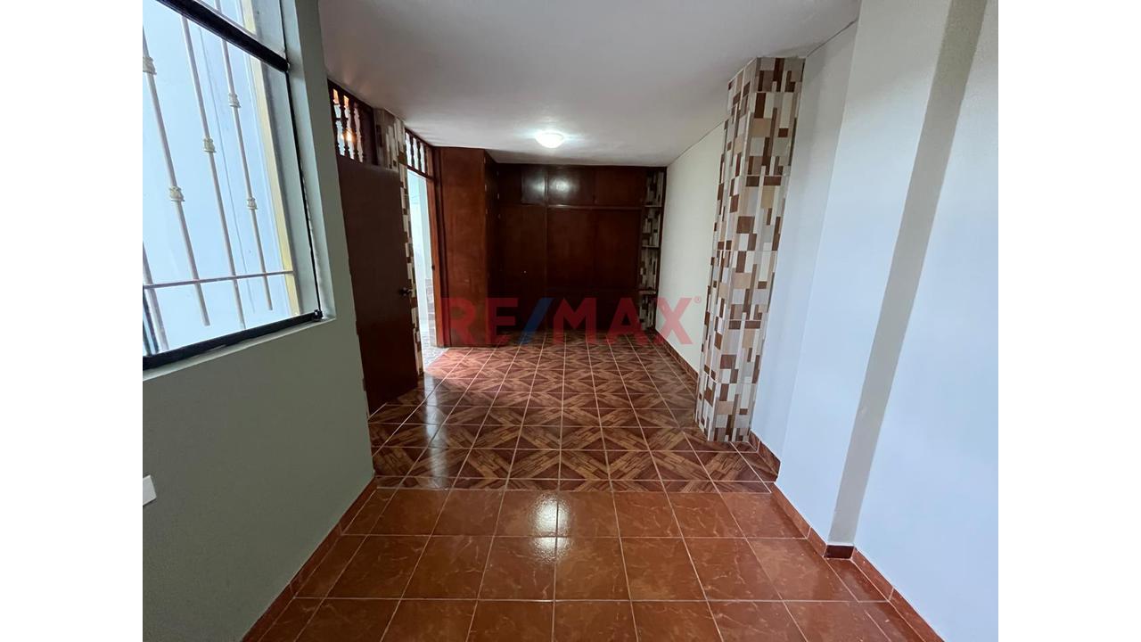 Local En Alquiler En Av. Vice De Urb. Santa Ana - 17