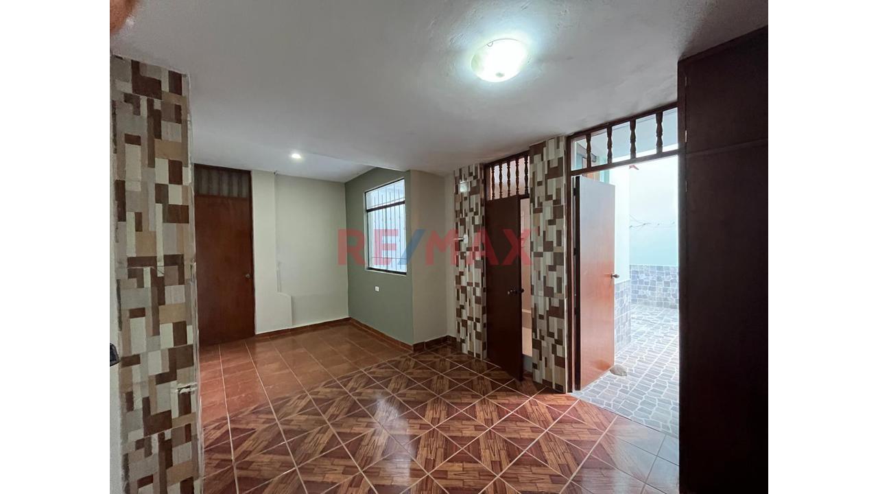Local En Alquiler En Av. Vice De Urb. Santa Ana - 18