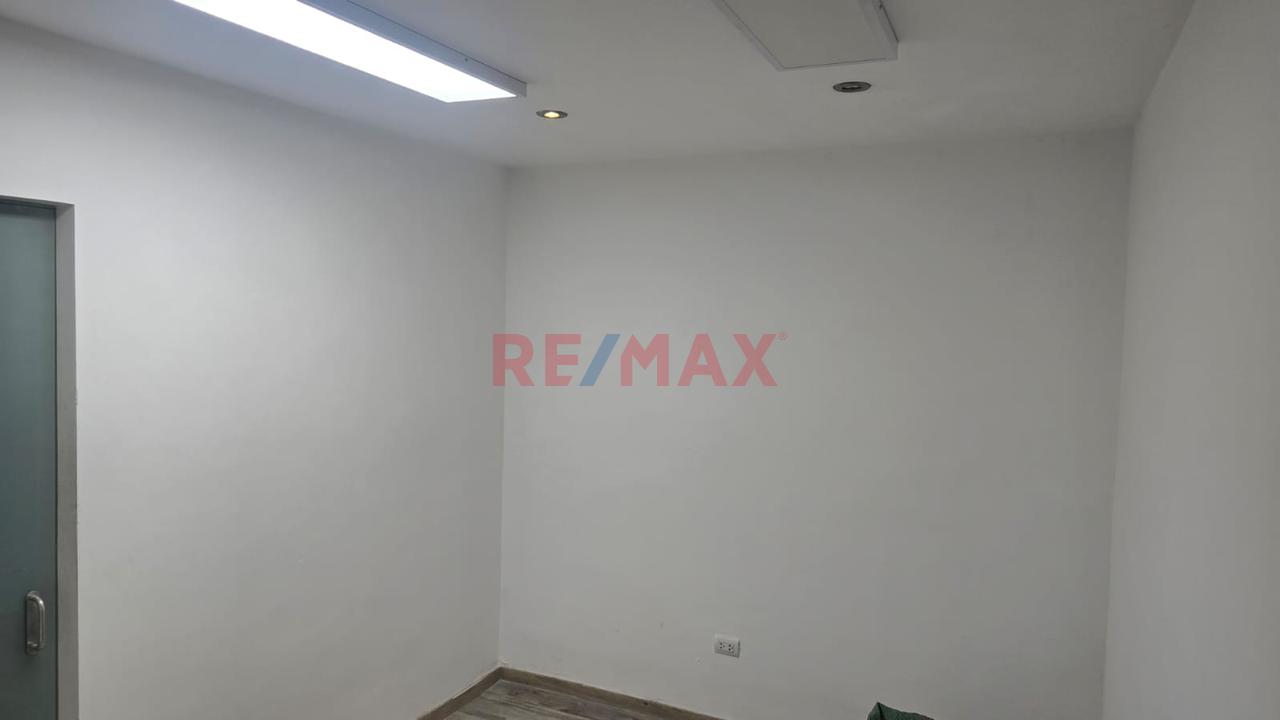 ✨ ¡Alquiler De Amplio Local Comercial  En Jesús María! 🏢📍 — foto 6