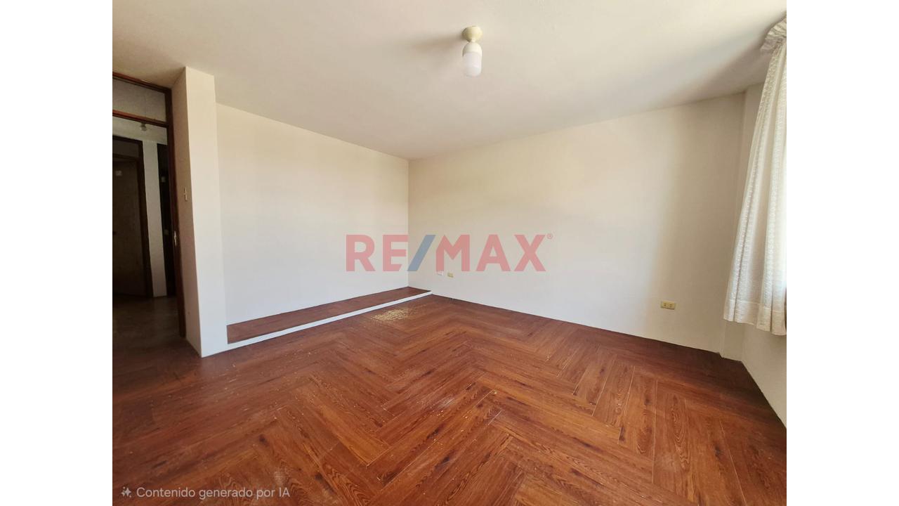Casa En Venta De 3 Pisos Con 4 Habitaciones Y Cochera Techada — foto 7