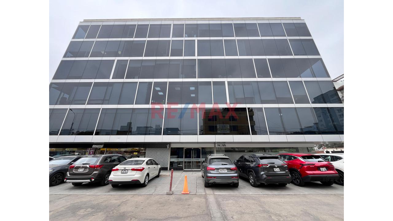 Oficina Boutique Amoblada E Implementada + 2 Estacionamientos I Itse Vigente I En Alquiler - Valle Hermoso, Surco