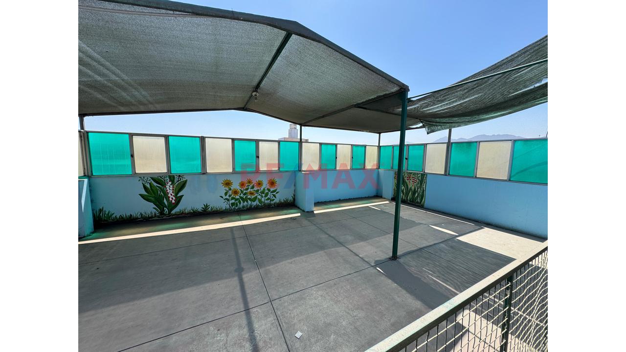 Local comercial de 582 m² en Los Olivos — foto 2