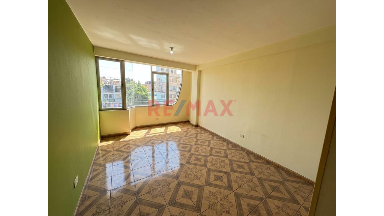 !!!Edificio En Alquiler De 4 Pisos + Azotea En Av. Antunez De Mayolo!!! — foto 12