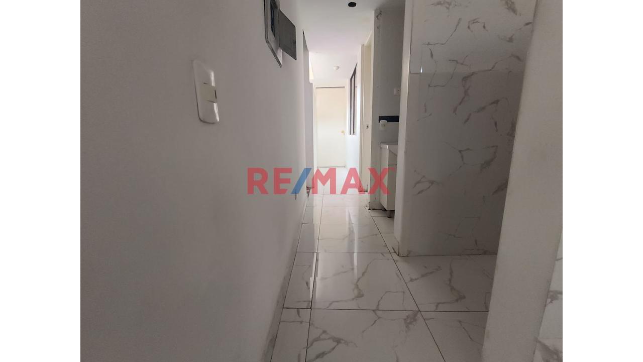 Alquiler De Oficina En Comas Al Costado Del Mall De Comas, Con Cochera - 9