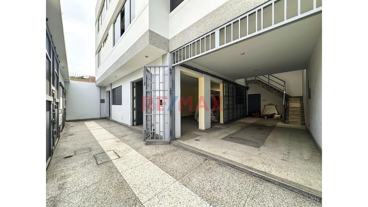 ¡Oportunidad Única! Amplia Casa En Ate - Para Vivienda Multifamiliar, Negocio O Inversión - 21