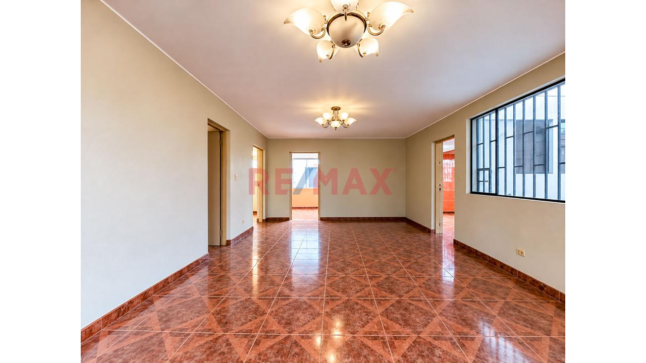 ¡Oportunidad Única! Amplia Casa En Ate - Para Vivienda Multifamiliar, Negocio O Inversión - 4