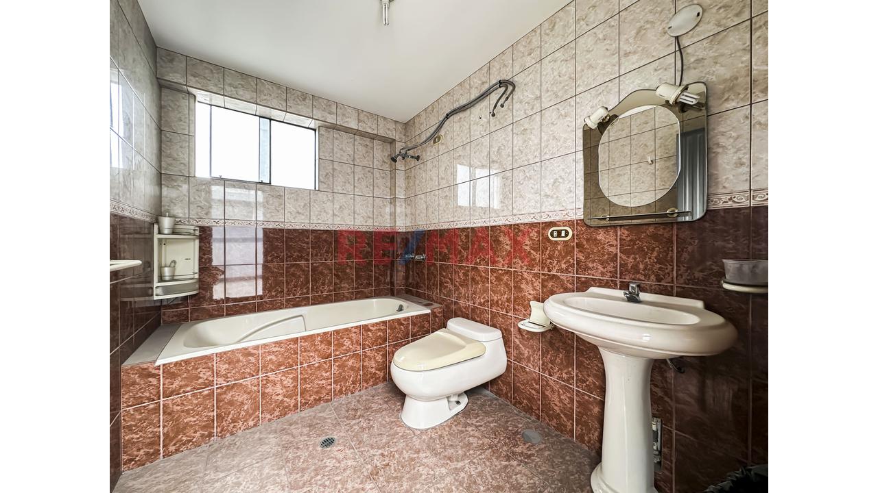 ¡Oportunidad Única! Amplia Casa En Ate - Para Vivienda Multifamiliar, Negocio O Inversión - 6
