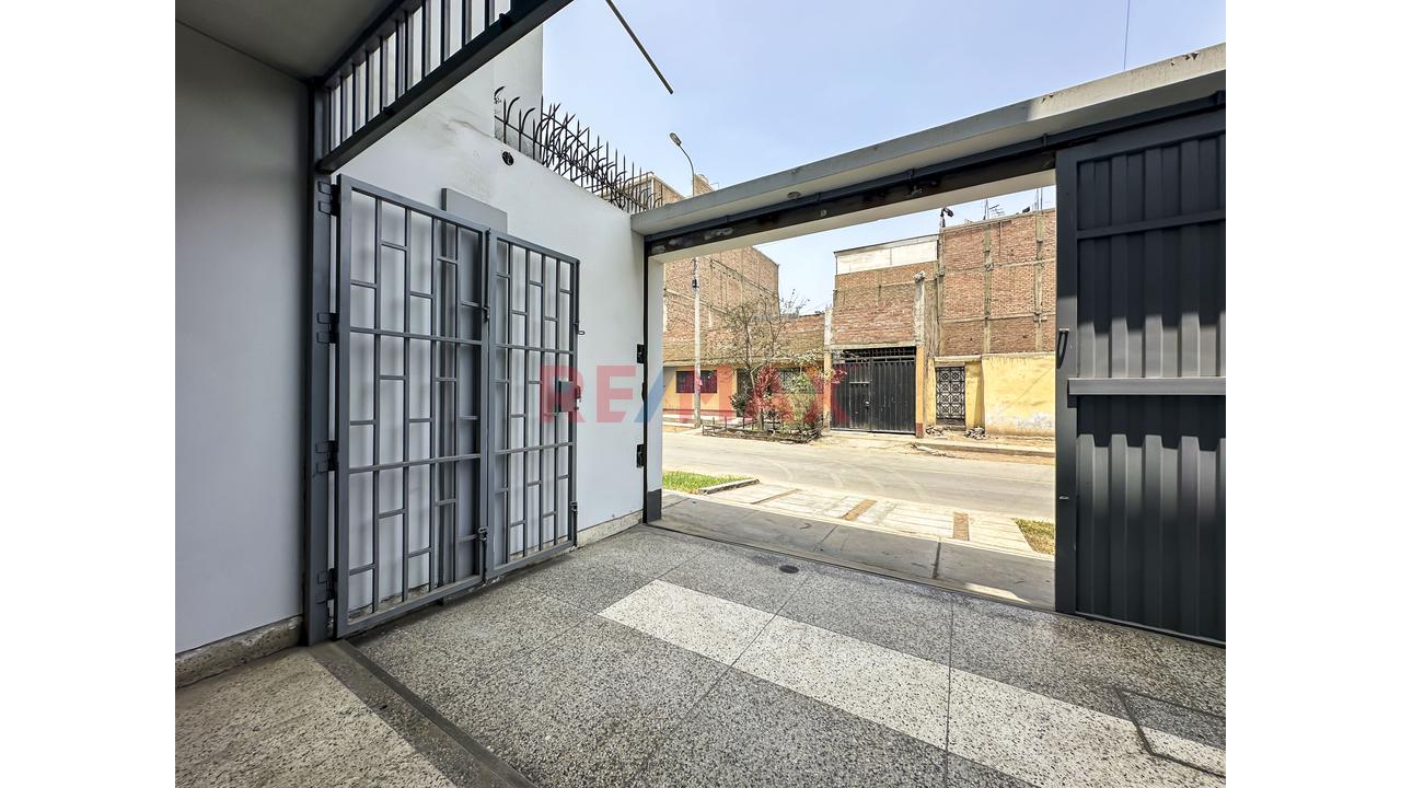 ¡Oportunidad Única! Amplia Casa En Ate - Para Vivienda Multifamiliar, Negocio O Inversión - 16