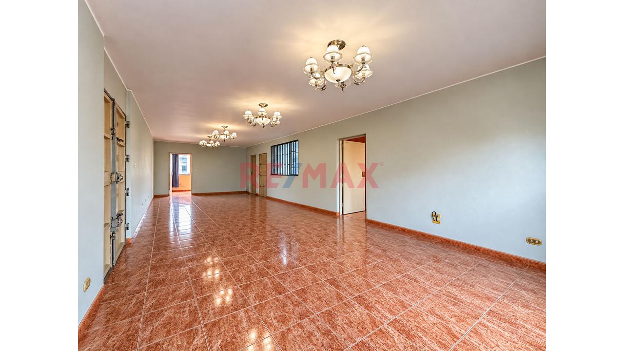 ¡Oportunidad Única! Amplia Casa En Ate - Para Vivienda Multifamiliar, Negocio O Inversión - 3