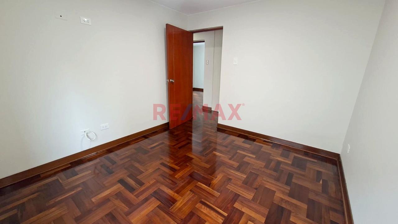 🏡✨ ¡Alquiler De Amplio Departamento En Jesús María! ✨🏡 — foto 5