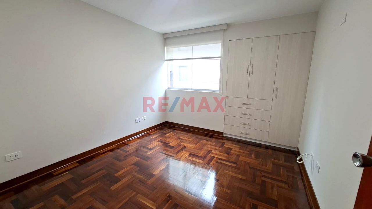 🏡✨ ¡Alquiler De Amplio Departamento En Jesús María! ✨🏡 — foto 4