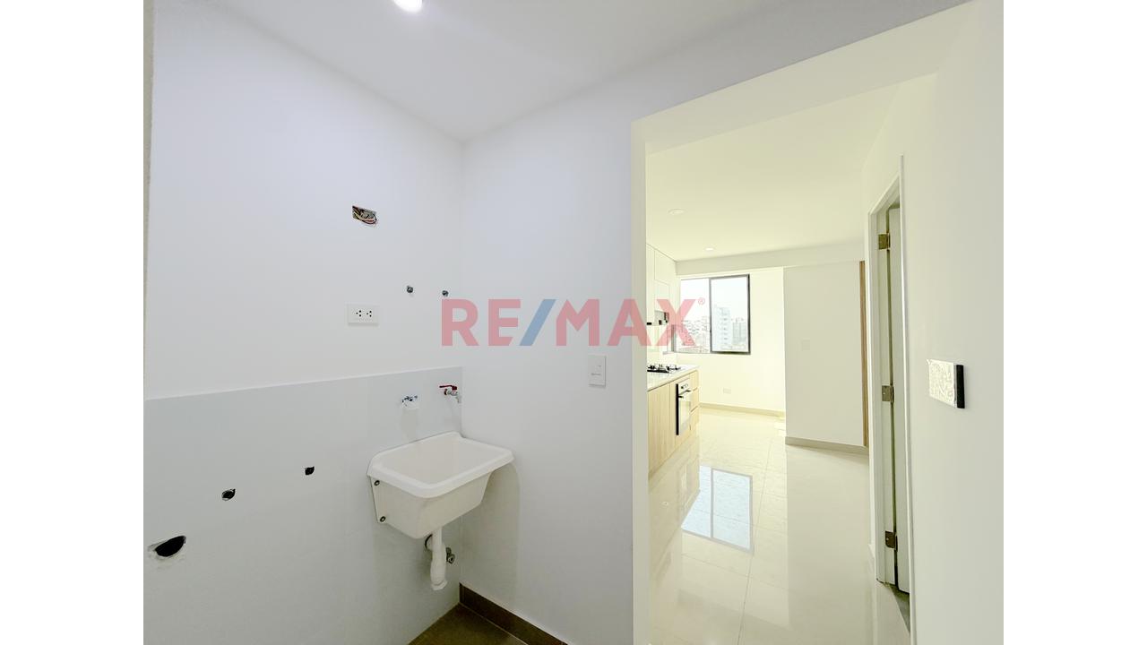 Alquiler De Hermoso Departamento En Surquillo — foto 8