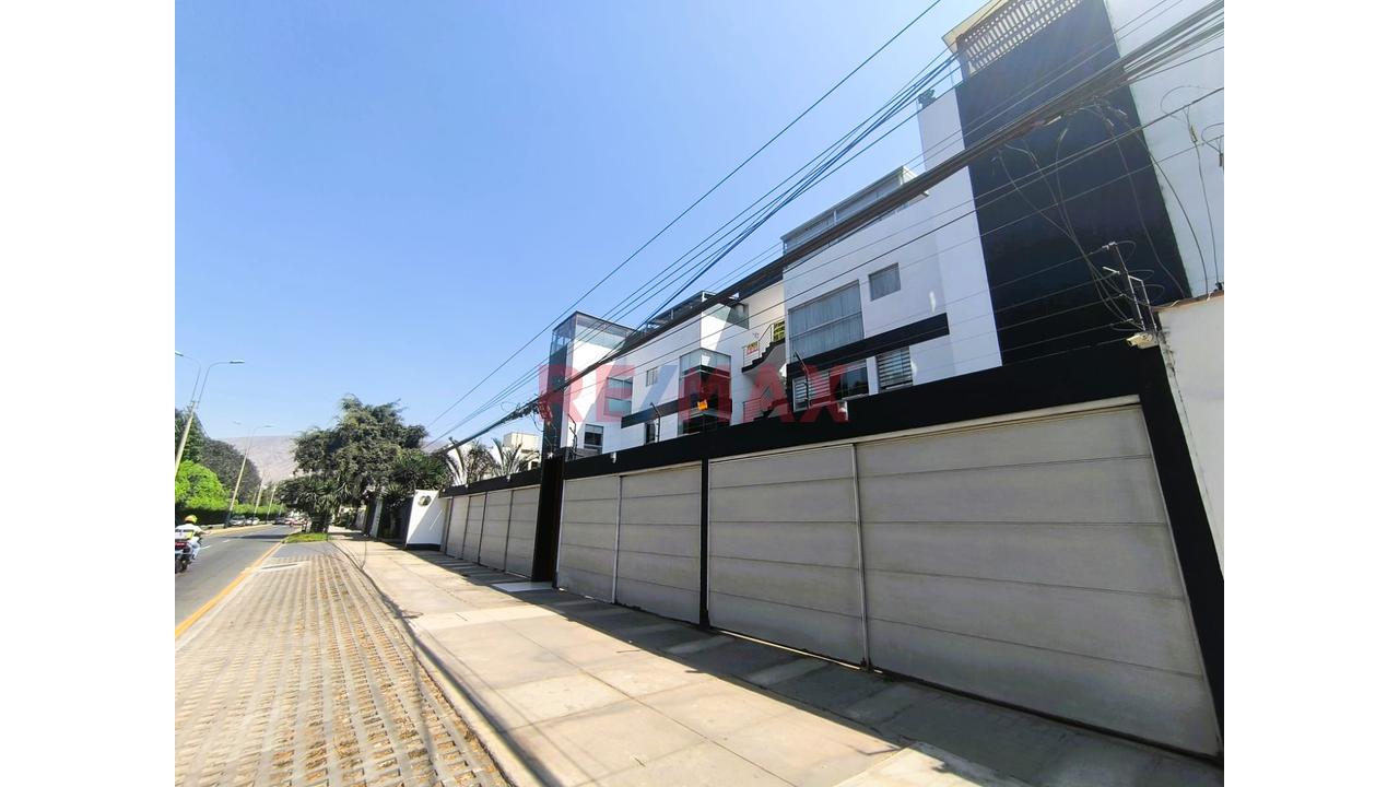 Venta De Departamento De 121M2 Con Cochera En El Remanso - La Molina