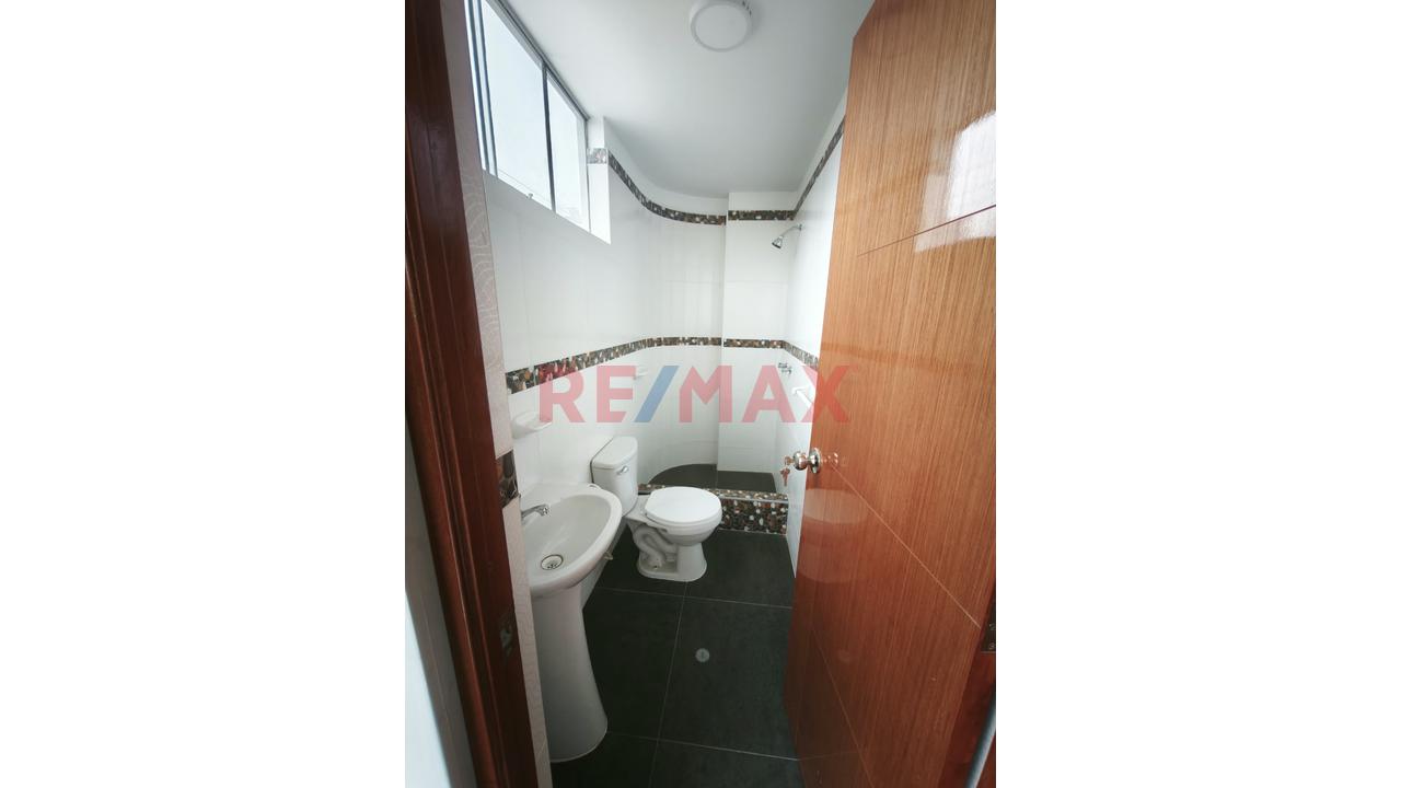 Oportunidad: Casa + 2 Locales Comerciales En Puente Piedra — foto 10