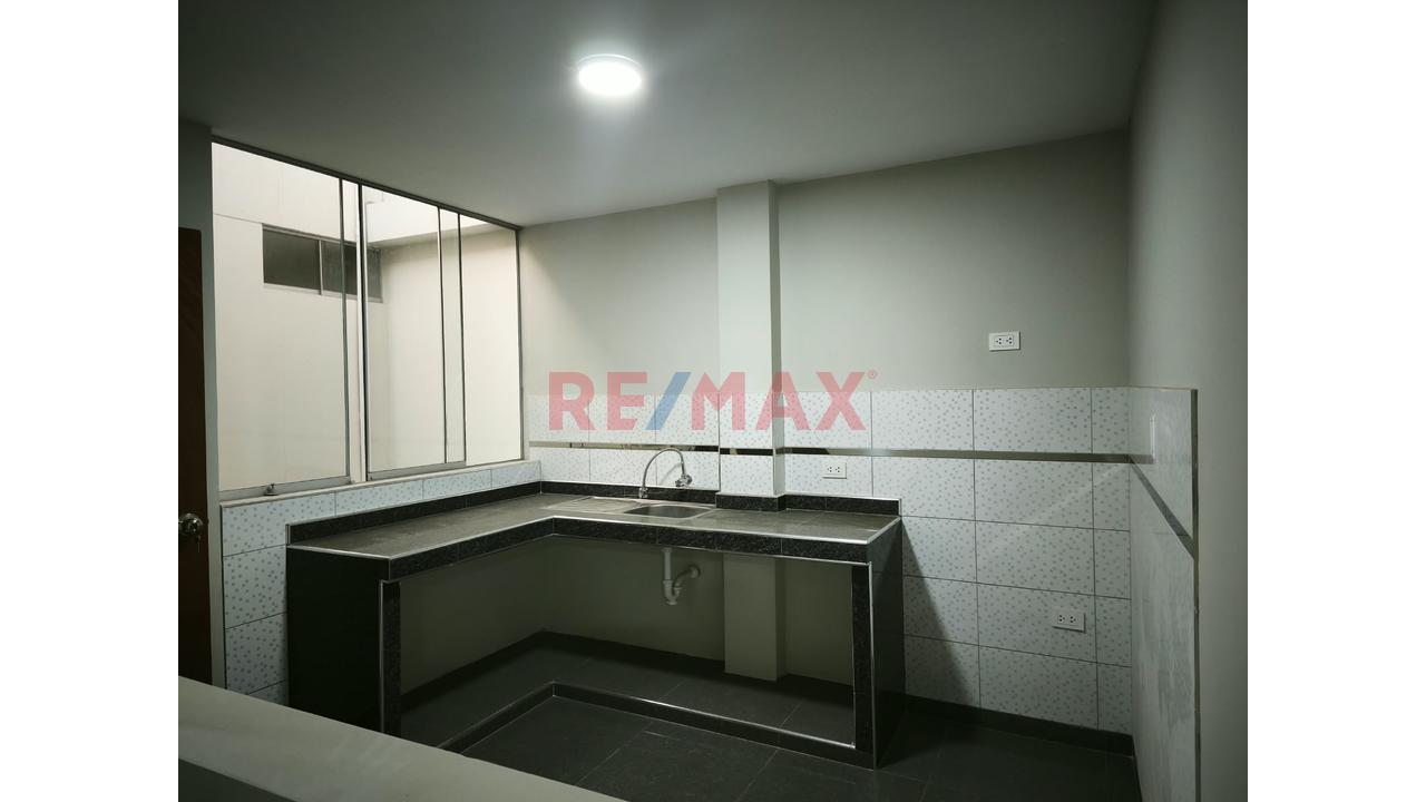 Oportunidad: Casa + 2 Locales Comerciales En Puente Piedra — foto 5