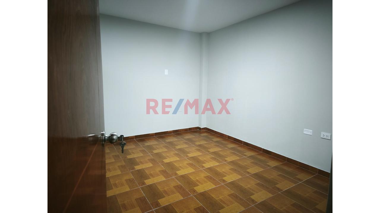 Oportunidad: Casa + 2 Locales Comerciales En Puente Piedra — foto 2