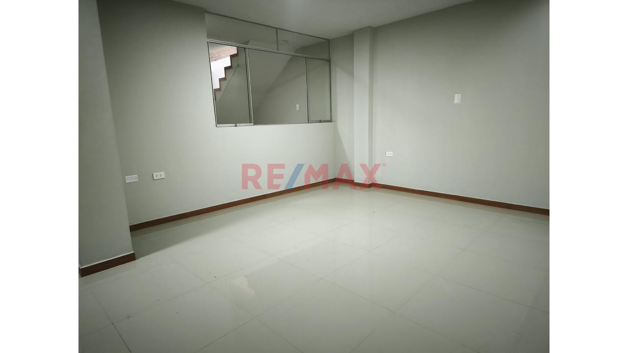 Oportunidad: Casa + 2 Locales Comerciales En Puente Piedra — foto 4