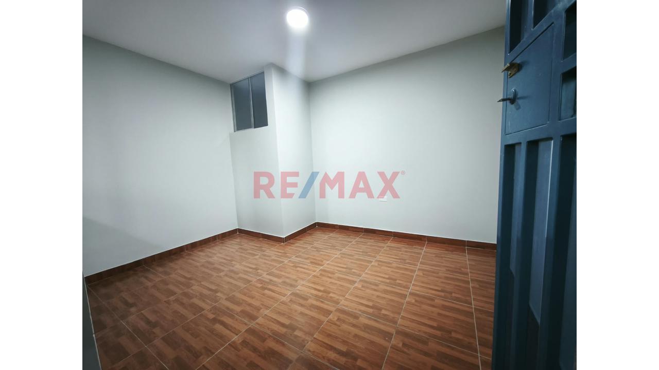 Oportunidad: Casa + 2 Locales Comerciales En Puente Piedra — foto 8