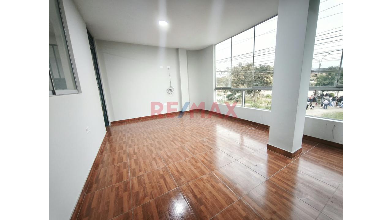 Oportunidad: Casa + 2 Locales Comerciales En Puente Piedra — foto 3