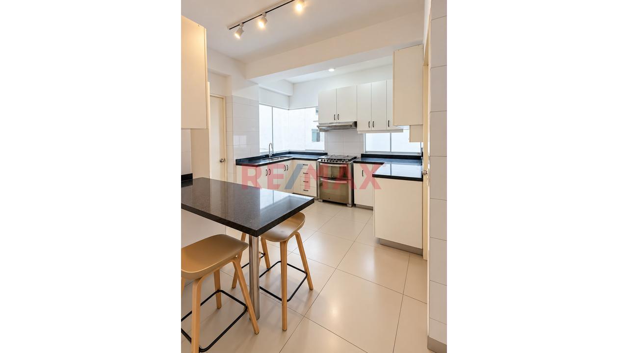 Exclusivo Triplex En Venta En San Isidro - Amplios Espacios Y Excelente Distrubución Y Ubicación - 16