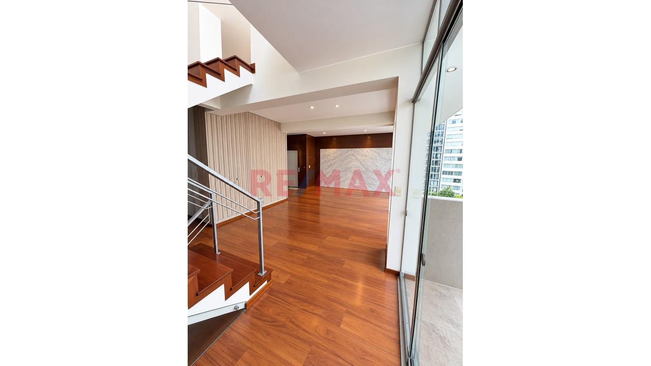 Exclusivo Triplex En Venta En San Isidro - Amplios Espacios Y Excelente Distrubución Y Ubicación — foto 3