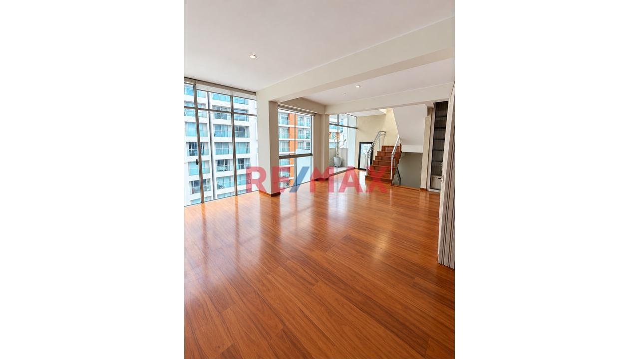 Exclusivo Triplex En Venta En San Isidro - Amplios Espacios Y Excelente Distrubución Y Ubicación
