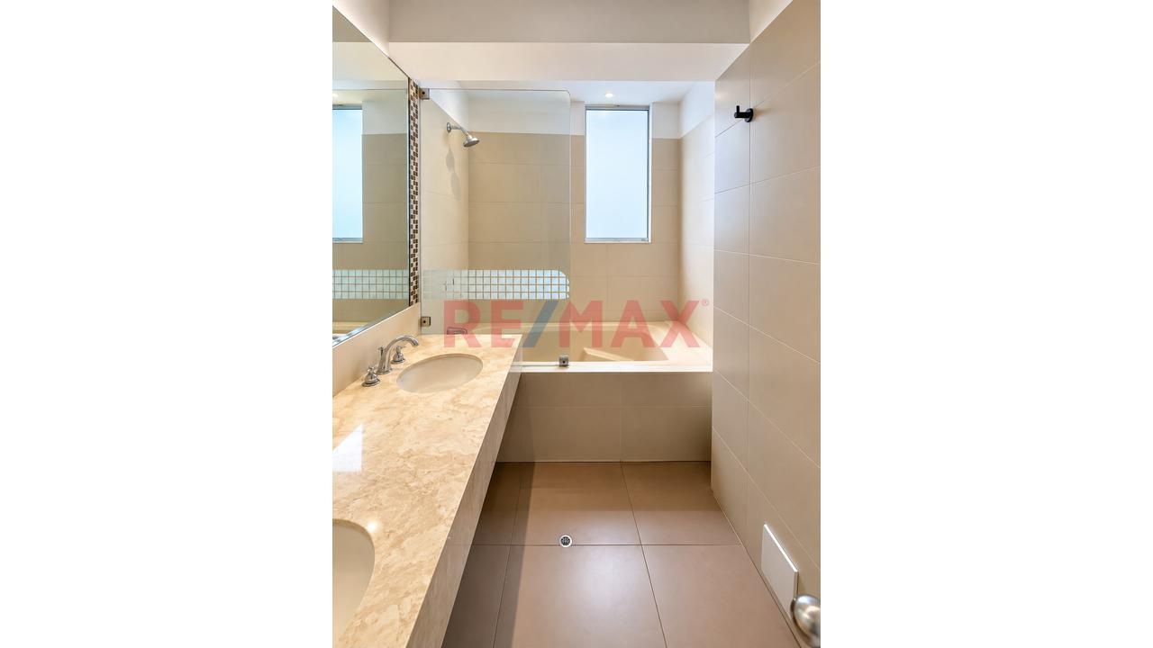 Exclusivo Triplex En Venta En San Isidro - Amplios Espacios Y Excelente Distrubución Y Ubicación — foto 8