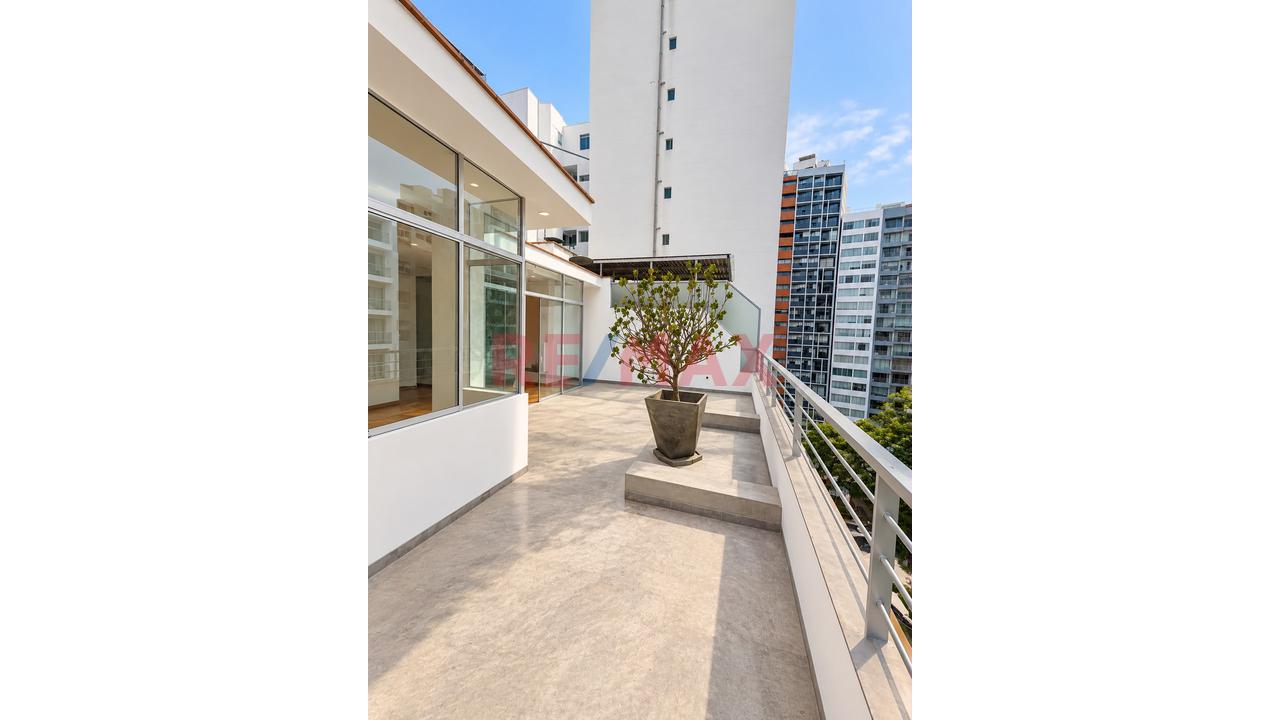 Exclusivo Triplex En Venta En San Isidro - Amplios Espacios Y Excelente Distrubución Y Ubicación - 18