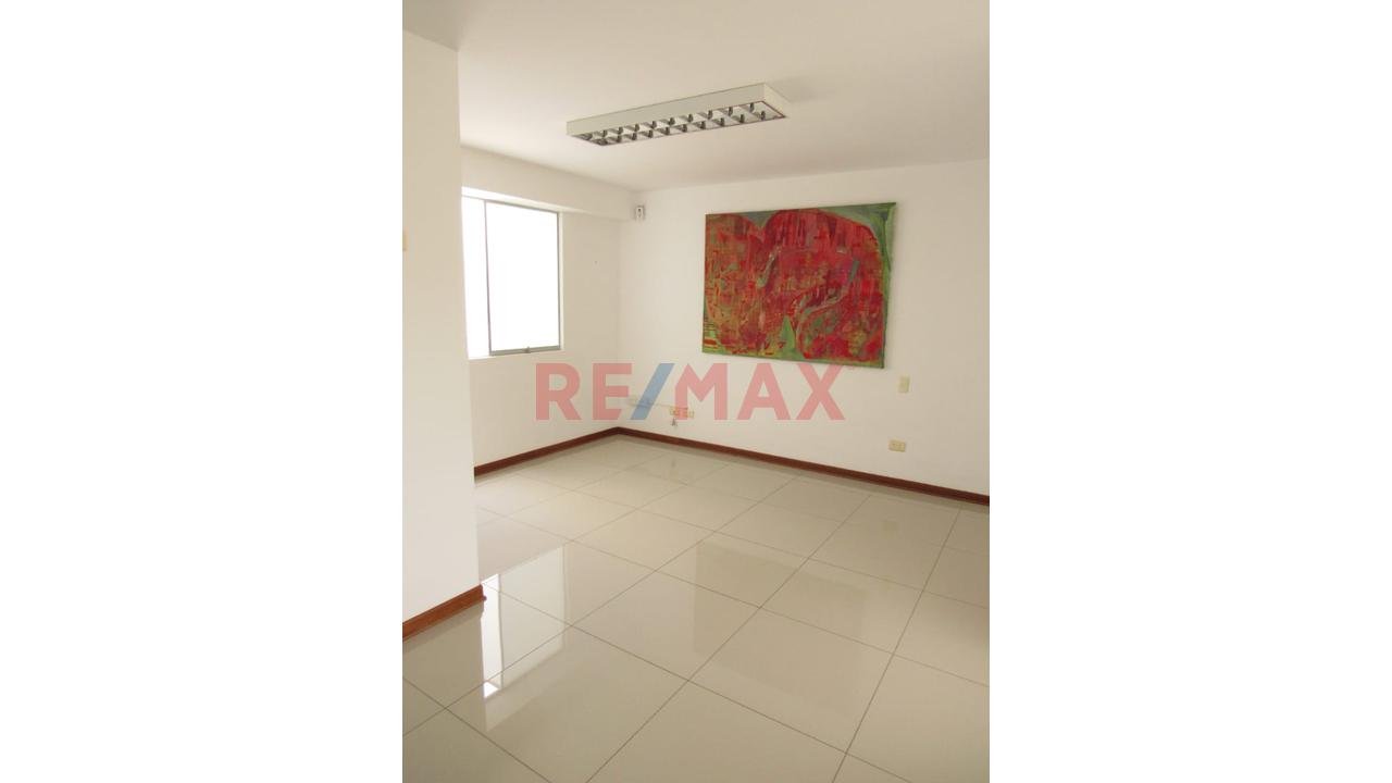 🏡 ¡Listo Para Mudarte! Vive En Barranco Con Patio Y Cochera — foto 3