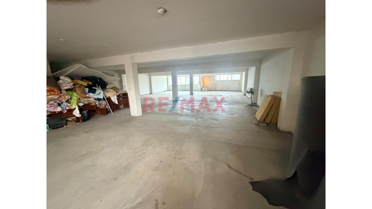 Gran Almacen Comercial 625 M2/ 1,269 M2 Construido En 3 Niveles — foto 9