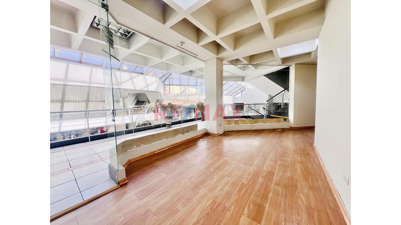El Panorámico - Local Comercial En Alquiler. Doble Vitrina — foto 3