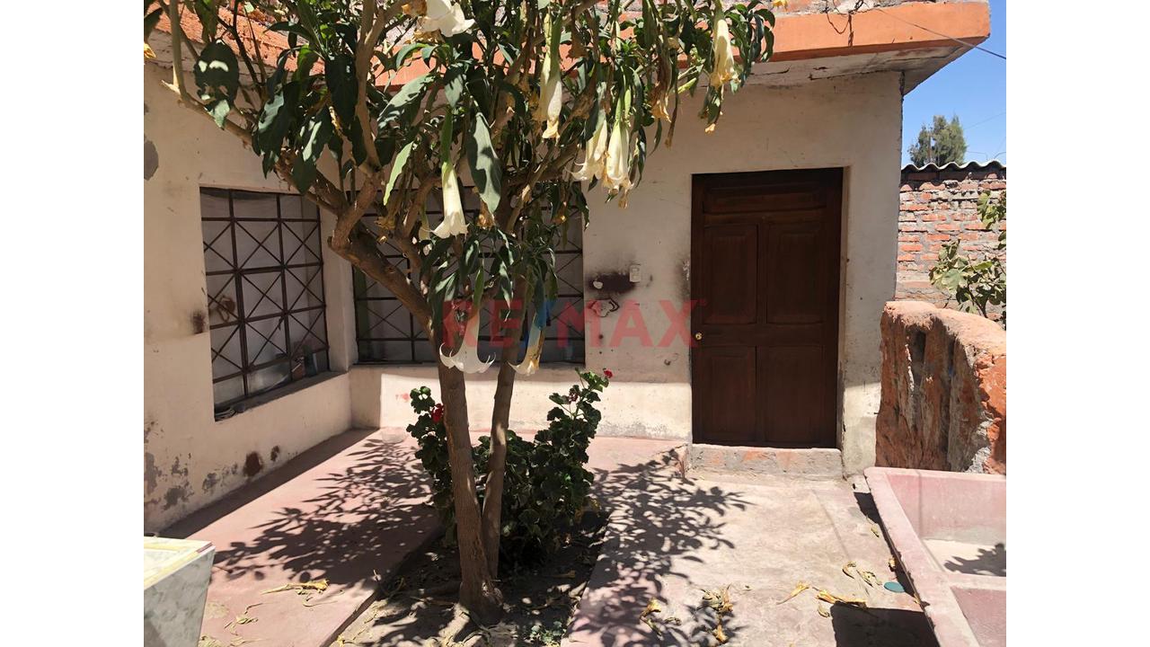 Vendo Casa A Precio De Terreno En Mariano Melgar - 2