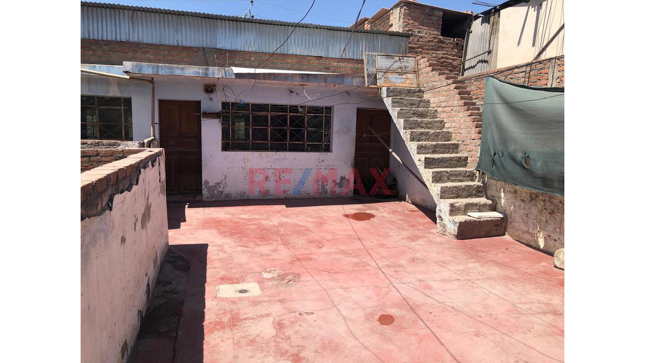 Vendo Casa A Precio De Terreno En Mariano Melgar - 1