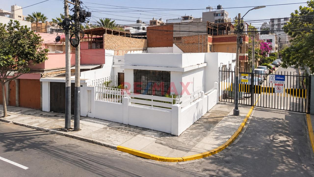 Alquilo Casa Con Potencial Comercial En Av. La Paz – San Miguel | 190 M² - 2