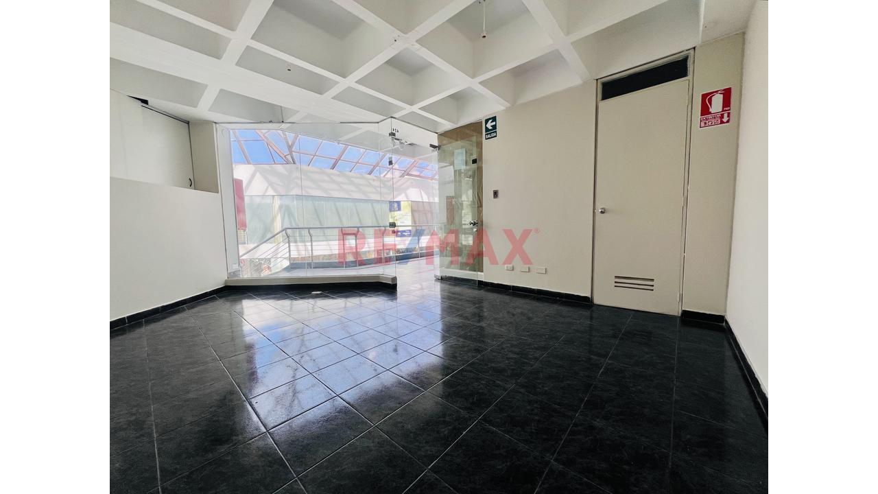 Local Comercial En Alquiler - El Panorámico — foto 3