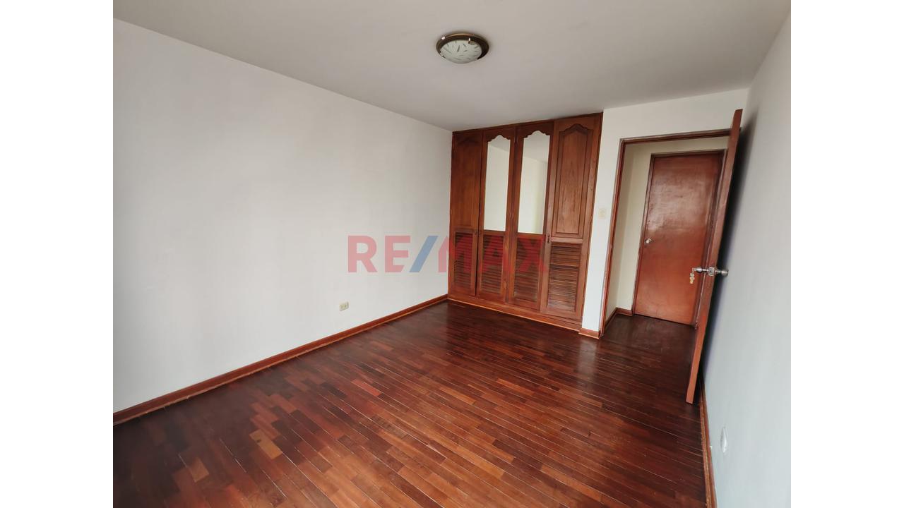 ¡En Venta! Espacioso Departamento En La Molina — foto 4