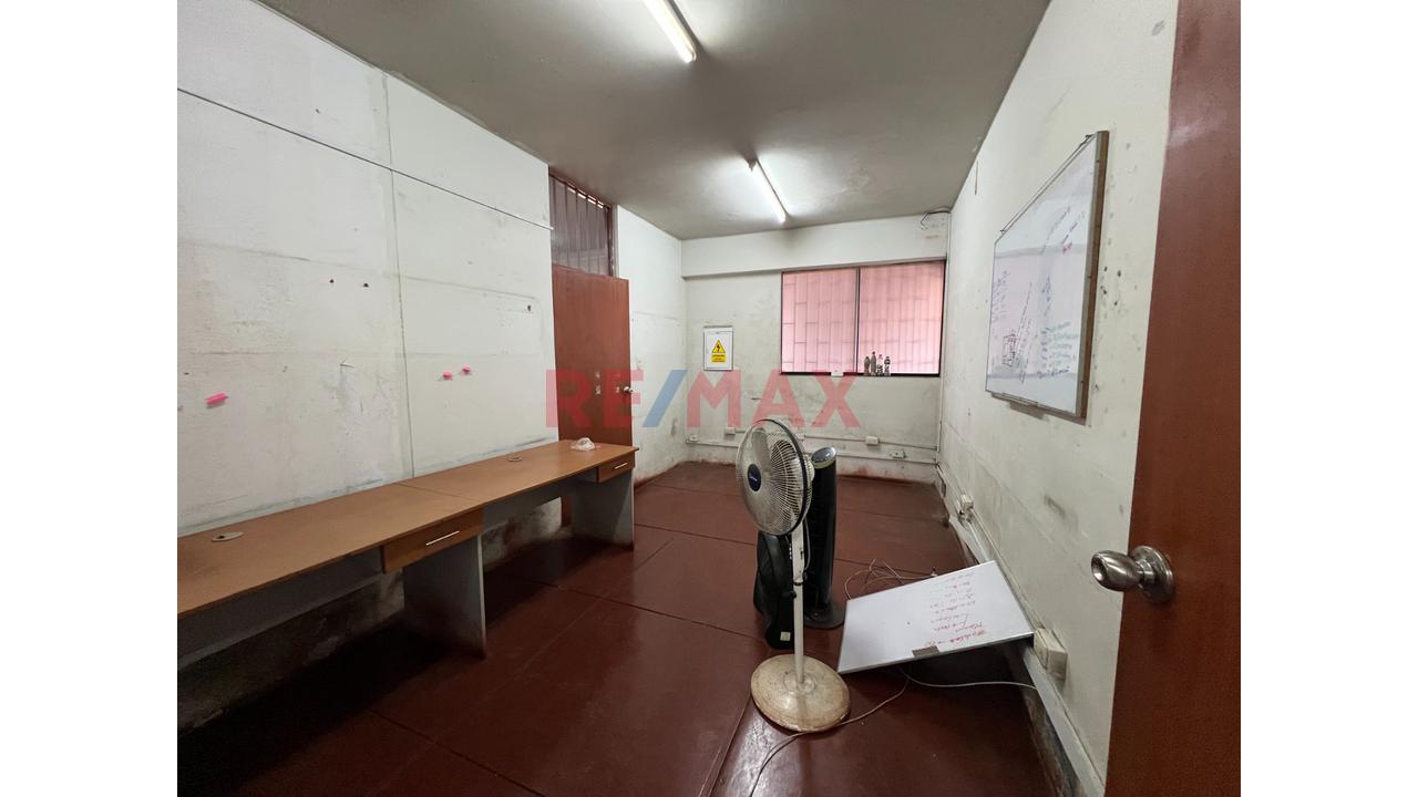 🏭 ¡Gran Local Industrial En Alquiler – Ubicación Estratégica De San Juan De Lurigancho! 🚆📍 — foto 8
