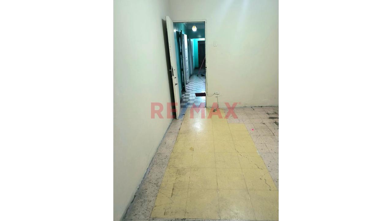 Casa Frente A Parque Urb. Ingieneria — foto 6