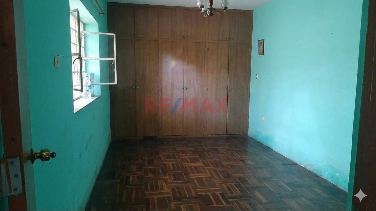 Casa Frente A Parque Urb. Ingieneria - 5