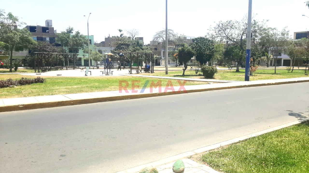 Casa Frente A Parque Urb. Ingieneria — foto 2