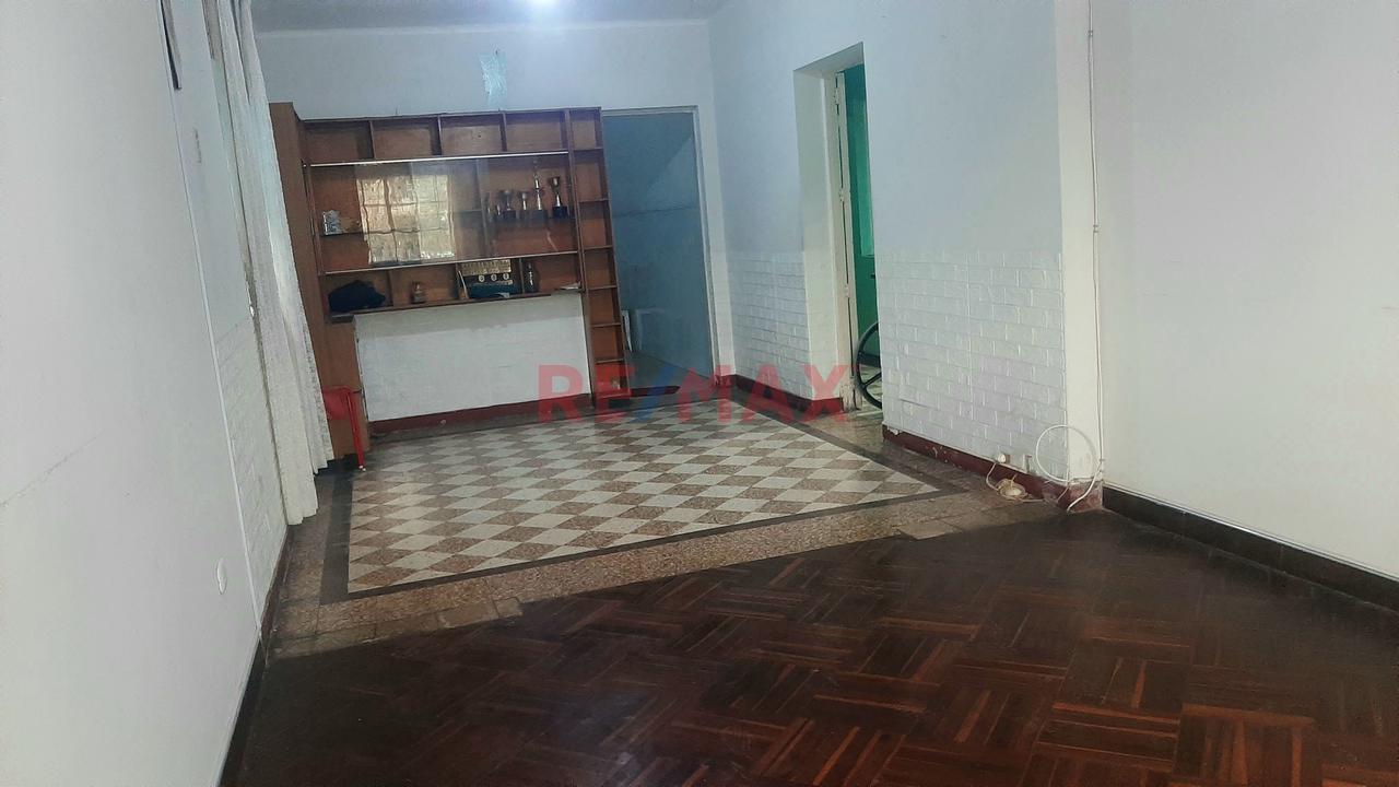 Casa Frente A Parque Urb. Ingieneria - 12