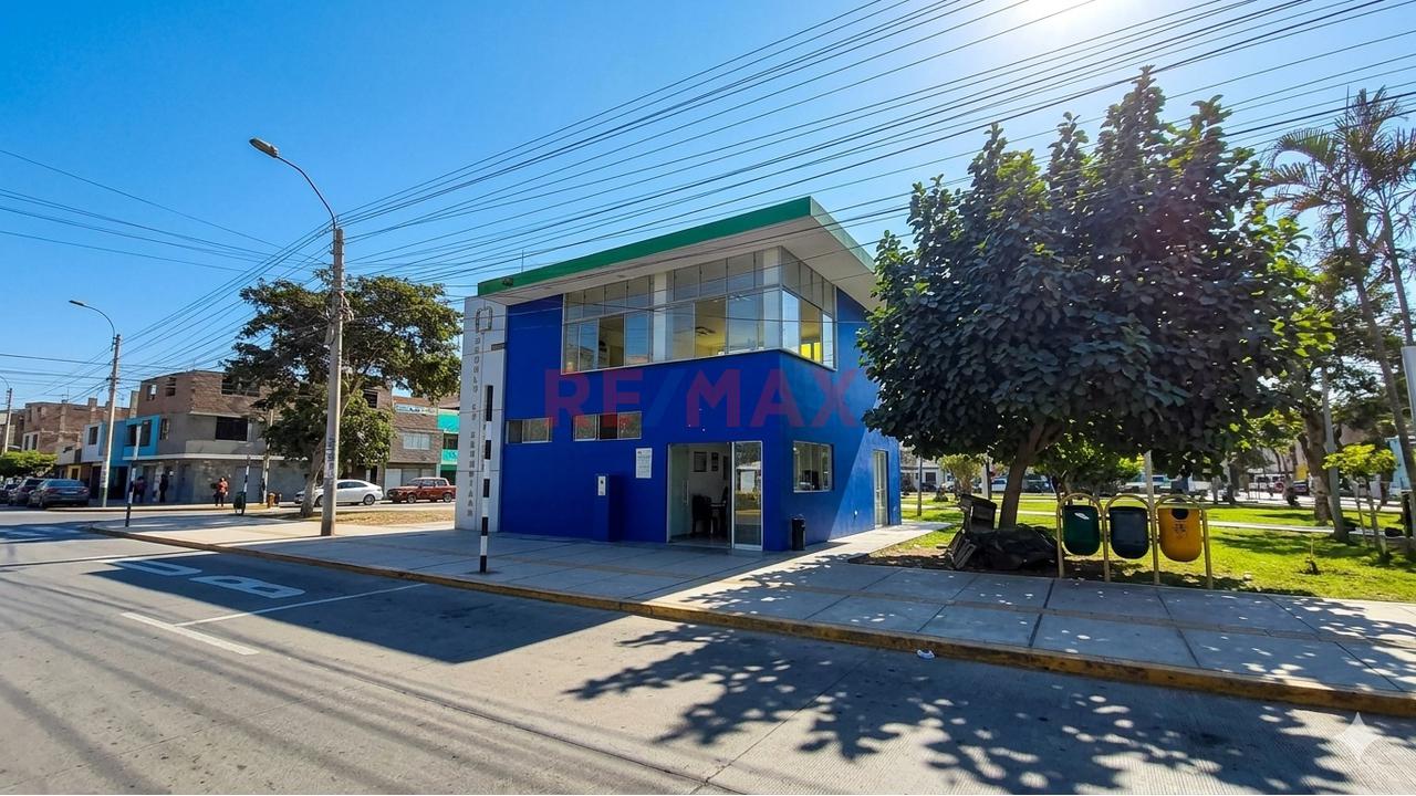 Casa Frente A Parque Urb. Ingieneria - 6