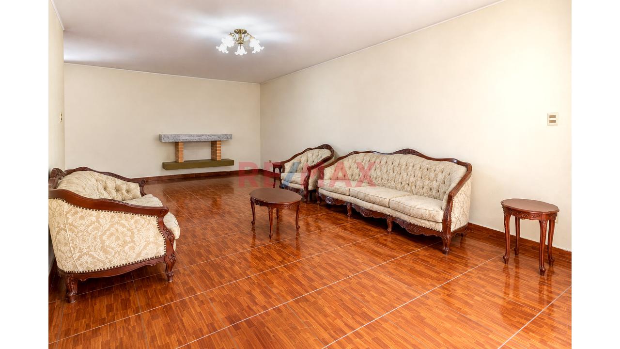 Exclusiva Casa En Venta - Urb. Los Rosales I Etapa - Santiago De Surco - 9
