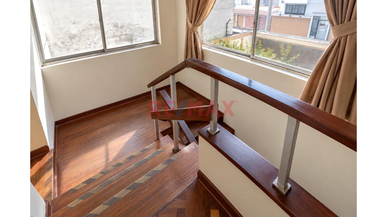 Exclusiva Casa En Venta - Urb. Los Rosales I Etapa - Santiago De Surco - 16