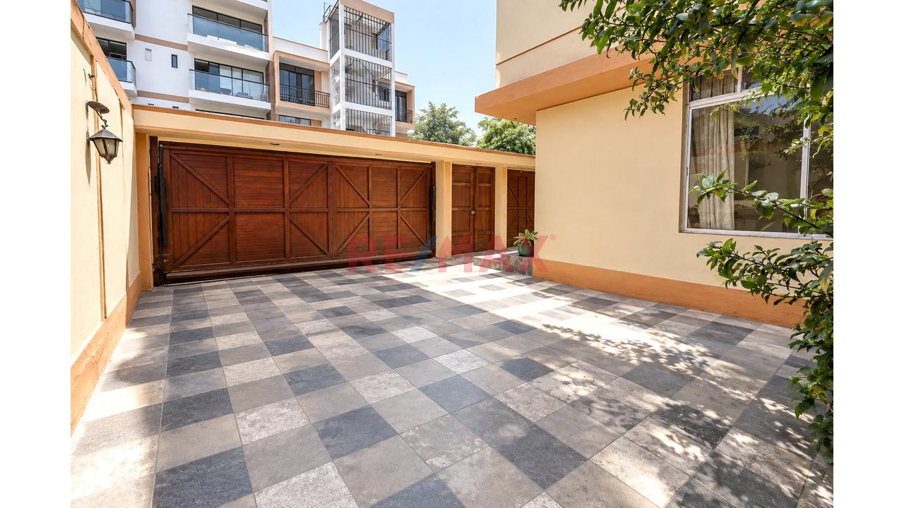 Exclusiva Casa En Venta - Urb. Los Rosales I Etapa - Santiago De Surco - 2